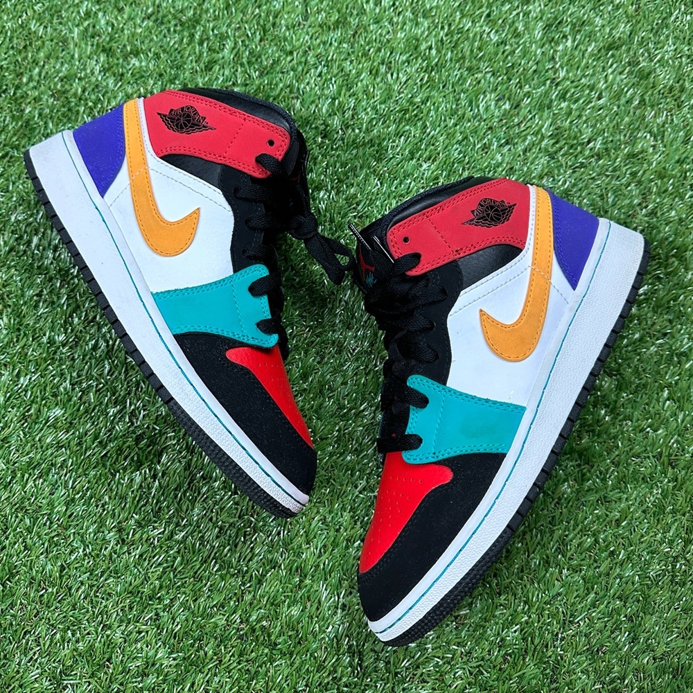 Air jordan 1 bred multi color grade school size 5y or women’s 6.5 US